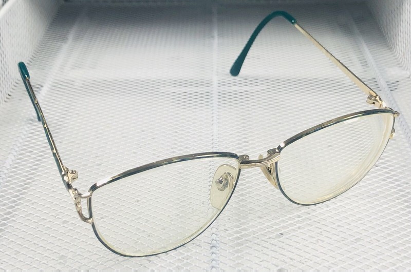 Vintage Welling Cheryle Tiegs Gold Green Frame Eyeglasses 53-15-130 Cat Eye Lens