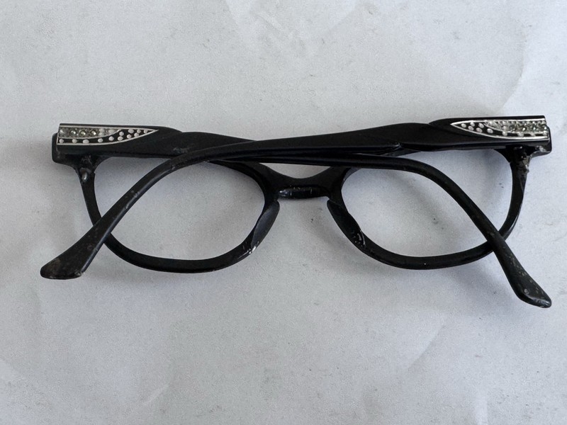 Vtg Flair USA Cat Eye Women’s Eye Glasses Black Aluminum Metal Frame 44-20-140 gallery