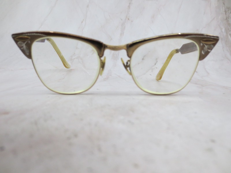 Vintage Shuron 4 1/4-5 1/2 Eyeglasses Frame Women’s Gold Metal Half Rim Cat Eye
