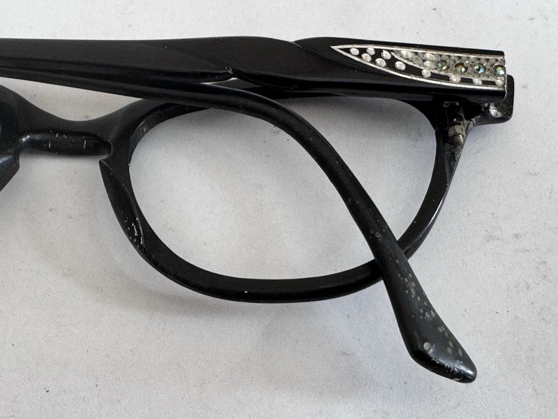 Vtg Flair USA Cat Eye Women’s Eye Glasses Black Aluminum Metal Frame 44-20-140 gallery
