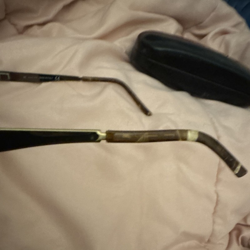 Gucci Gold Metal Rectangle Full Rim Eyeglasses Frames Solid Pattern w/ Case gallery
