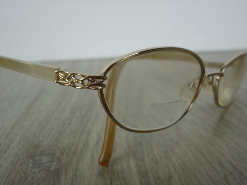 Liz Claiborne Glasses-Frames Only-L297 OFJ4 135 Ivory with Gold Toned Hardware gallery