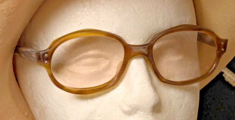 Ladies tortoise shell eyeglasses frame. American Optical, 5 1/2" brown grey gallery