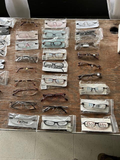 New assorted frames, men, women, kids and unisex. mixed materials and sizes gallery