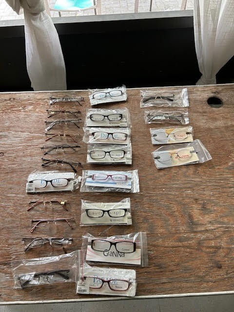 New assorted frames, men, women, kids and unisex. mixed materials and sizes gallery