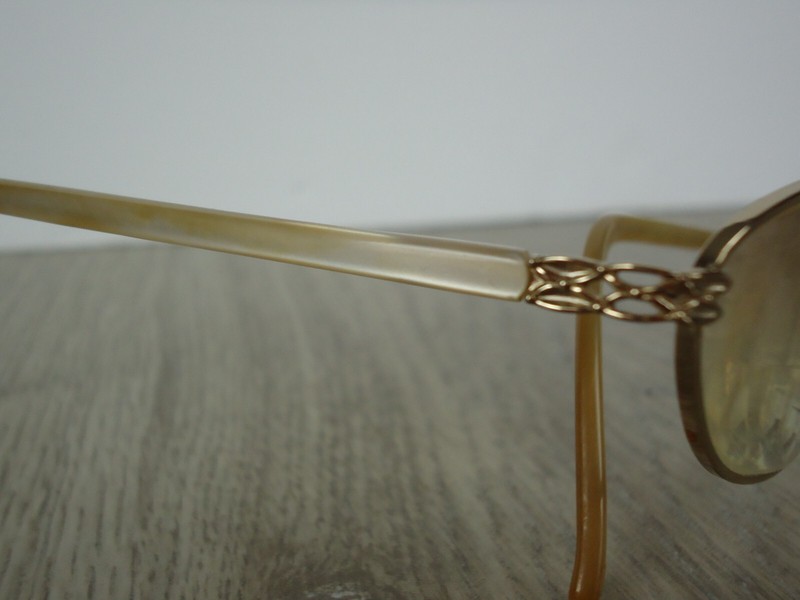 Liz Claiborne Glasses-Frames Only-L297 OFJ4 135 Ivory with Gold Toned Hardware gallery