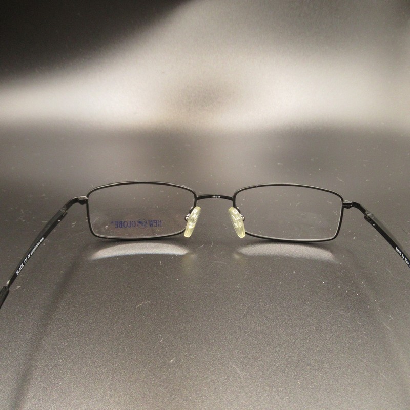 Globe Eyeglass Frames M570 Black Metal Rectangular 47-17-135 Unisex gallery