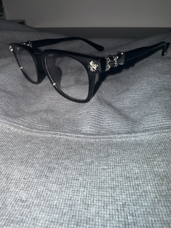 Viral Y2K Chrome Heart Styled Glasses, Fashionable and Clean Look