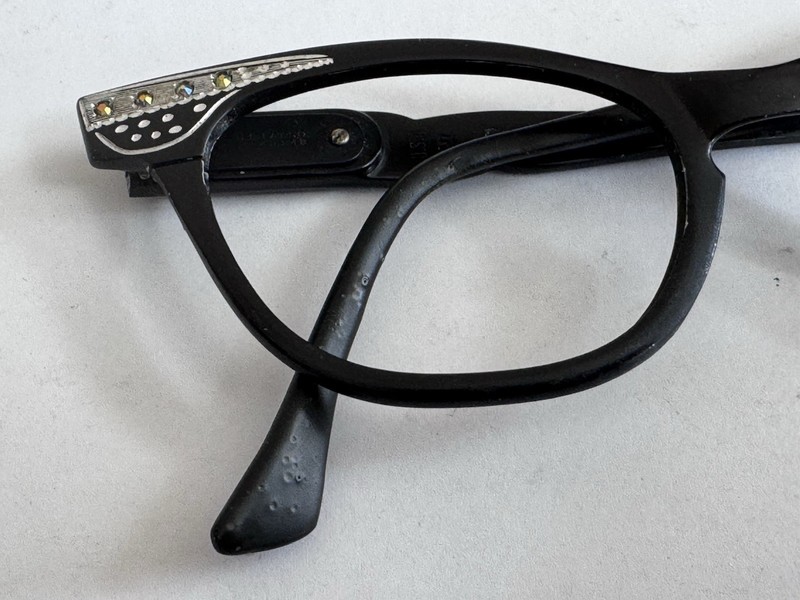 Vtg Flair USA Cat Eye Women’s Eye Glasses Black Aluminum Metal Frame 44-20-140 gallery