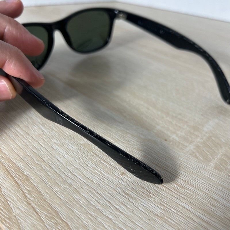 Ray-Ban RB2132 New Wayfarer 901 Sunglasses Black DAMAGED 55-18 Italy gallery